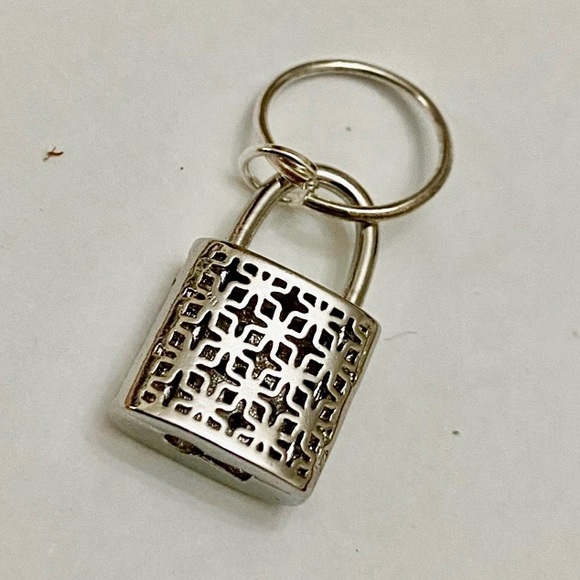 Silver Tone Elegant Padlock Charm with 16in Chain Necklace - Picture 9 of 12